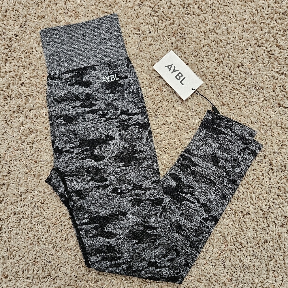 NWT AYBL Evolve Camo Seamless Leggings - medium - Picture 1 of 13